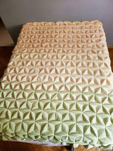 Плед вязаный ручная работа крючком из треугольных мотивов интерьер ручная работа handmade
