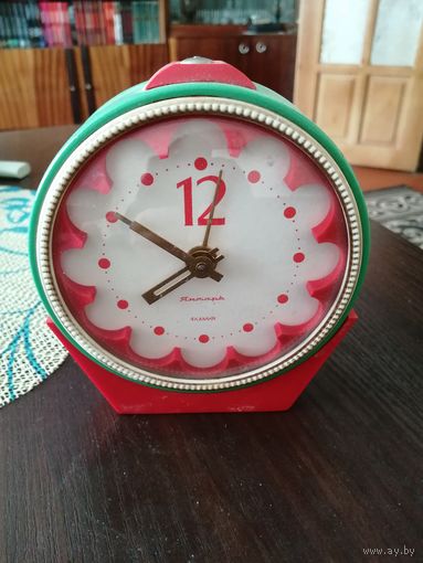 Будильник янтарь