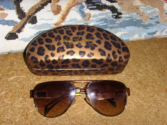 Очки солнцезащитные Guess