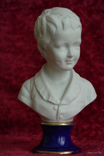Бюст фарфоровый   20,5 см (  целая )