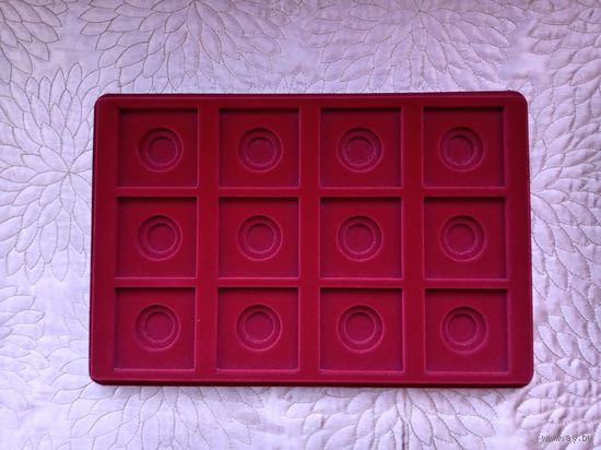 Планшет на 12 винтовых знаков.