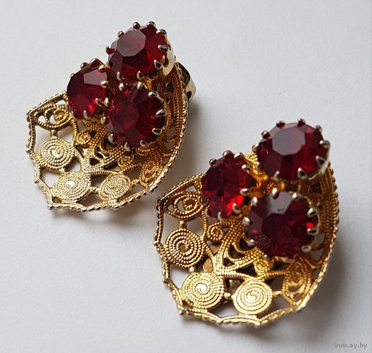 Серьги с кристаллами. 50-е годы. Клипсы размер 3 см на 2,7 см