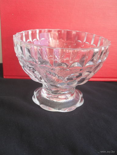 Вазочка.Высота 9 см.Диаметр 12 см.