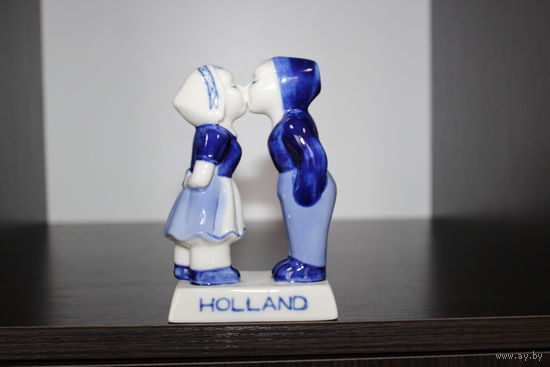 Фарфоровая статуэтка "Влюбленная парочка", высота 13 см, дефекты не обнаружены