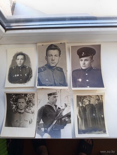 Фотографии военных.