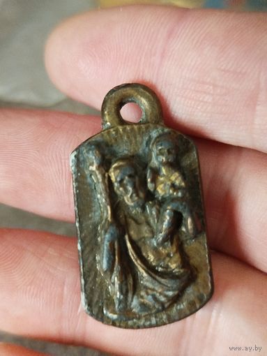 Интересный католический медальон,рельефный,тяжёлый,с рубля