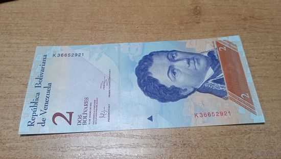 2 боливара 31 января 2012 года Венесуэлы **2921 (Разные даты выпуска)