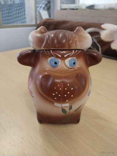 Ваза или сахарница, в виде коровы. Глина.