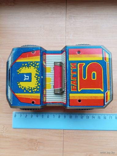 Игрушка машина из жести