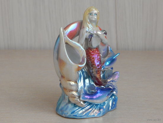Статуэтка "Русалка и дельфины".