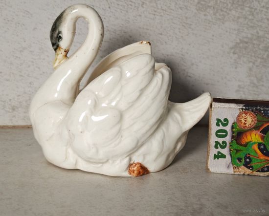 Статуэтка лебедь
