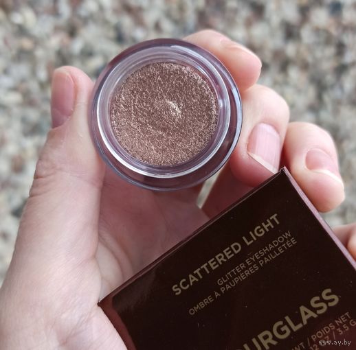 Кремовый глиттер Hourglass Scattered Light Glitter Eyeshadow в оттенке Smoke