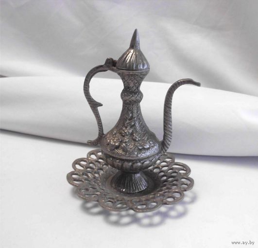 Кувшин на блюдце Кофейник