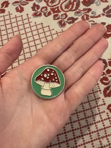 Мухомор ЗНАЧОК С РУБЛЯ