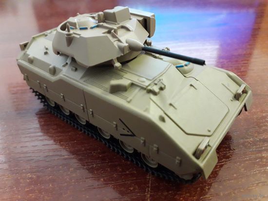 БТТ "БМП "Bradley" М2А2" ("Боевые машины мира") (масштаб 1:72). Журнал прилагается.