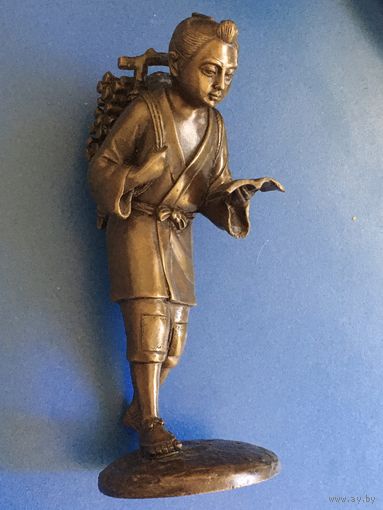 Юноша с книгой, шедевр бронзового литья