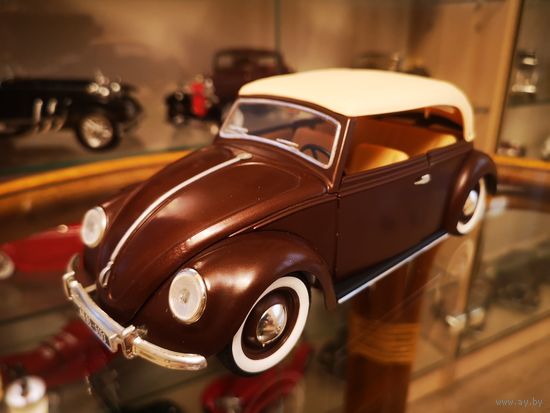 Модель 1:17 Volkswagen Kafer Cabrio 1949 SOLIDO
