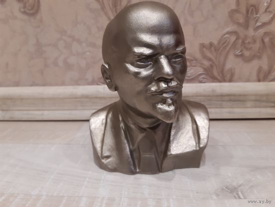 Бюст Ленин