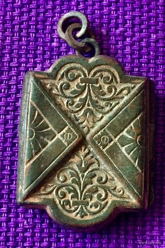 Старинный амулет "Мощевик" (остатки позолоты).