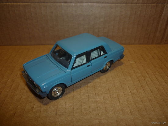 Модель авто ВАЗ 2105. СССР. 1:43