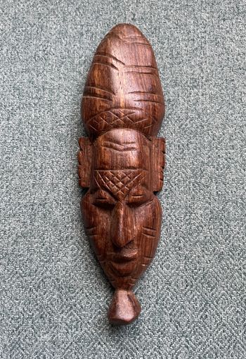 Резная африканская маска из дерева / ручная работа / для интерьера и коллекции (2)