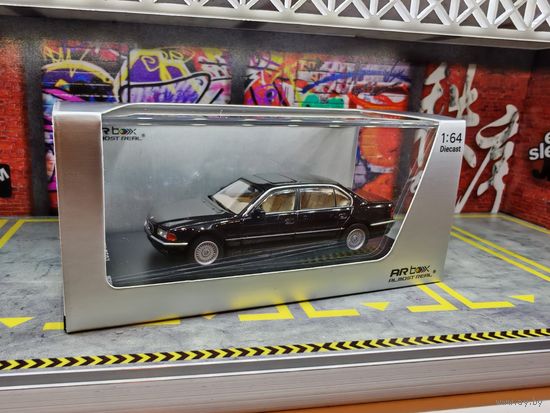 Модель ARBox 1:64 BMW 750iL e38