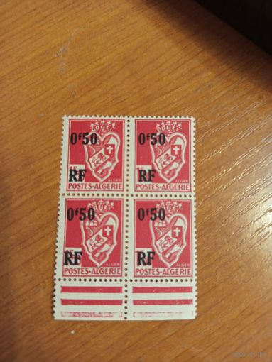 Французская колония Алжир квартблок с нижним полем листа клея без дыр герб (5-2)