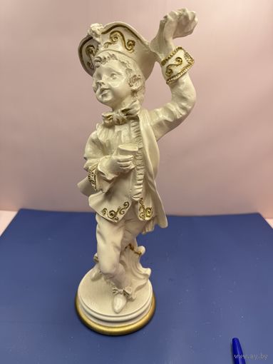 СТАТУЭТКА. ПРИДВОРНЫЙ КОРОЛЕВСКИЙ МАЛЬЧИК. ПРИНЦ.
