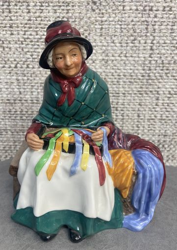 Статуэтка Royal Doulton Англия "Продавец галстуков" 16 х 13 см