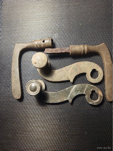 Ручки дверные,оконные.