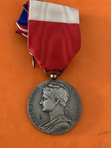Франция.Медаль Почёта за труд Пятой Республики, Министерство труда и социального обеспечения. Серебро