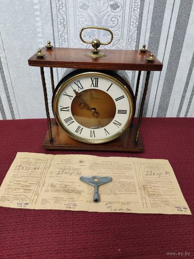 Часы настольные механические "ВЕСНА". СССР, 80-е годы ХХ века.