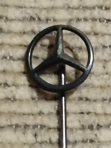 Эмблема " Мерседес ". Фрачник.