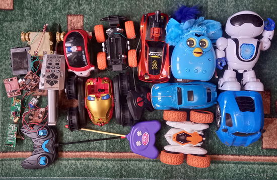 Машинки на радиоуправлении (на запчасти, запчасти)