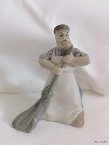 Дворник ( серия " Наши будни", профессии).