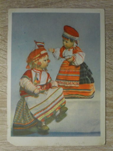ЧИСТАЯ ОТКРЫТКА СССР. "КУКЛЫ В РУССКИХ НАРОДНЫХ КОСТЮМАХ ТУЛЬСКОЙ И ТАМБОВСКОЙ ОБЛАСТЕЙ." фото. Е. ИГНАТОВИЧ. 1965 год.
