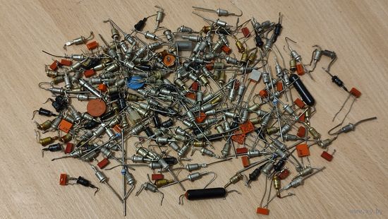 Лот радиодеталей (более 240 шт)стабилитрон,диод и др из СССР