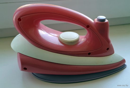 Утюжок розовый, музыкальный для с/р игры, б.у