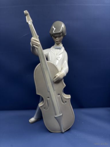 Фарфоровая статуэтка "Игра на контрабасе", Lladro, Испания, 1970-1981 гг.