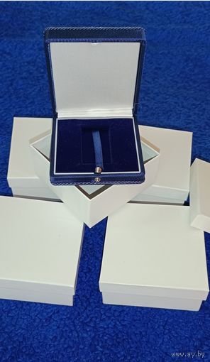 Футляр в коробке.