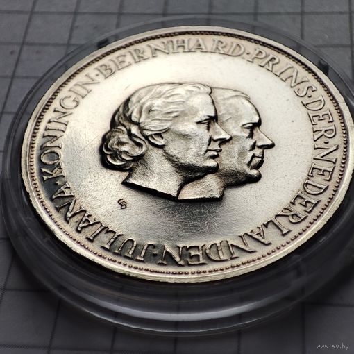 Нидерланды серебрянная медаль Юлиана и Бернхард 25 годовщина свадьбы 1962 года .