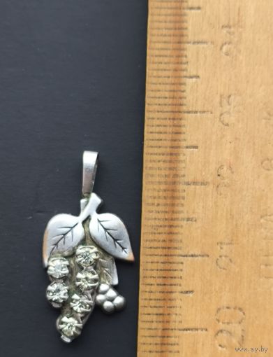 Кулон веточка винограда СССР.
