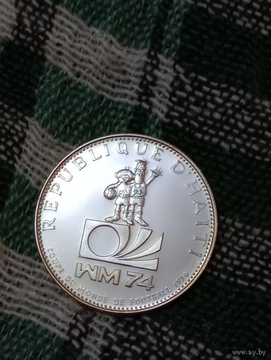 Гаити 25 гурдэ1974 футбол