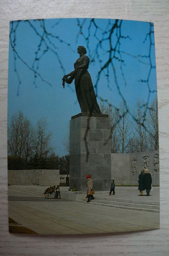 Ленинград. На Пискаревском кладбище; чистая, Аэрофлот.