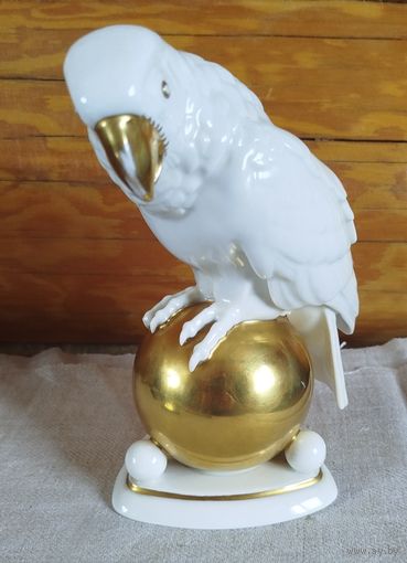 Попугай на шаре. Фарфор Hutschenreuther Германия начало 20 века