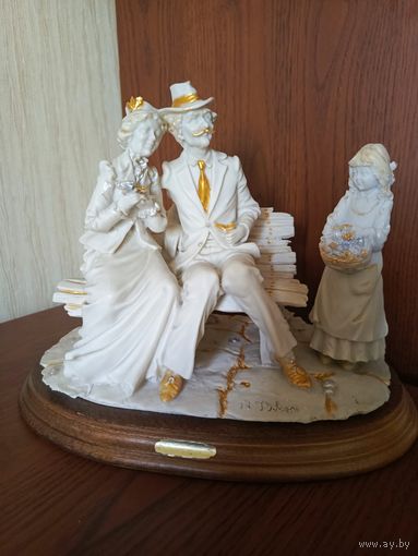 Статуэтка "Почтенная пара и девочка с цветами"  A.Belcari.
