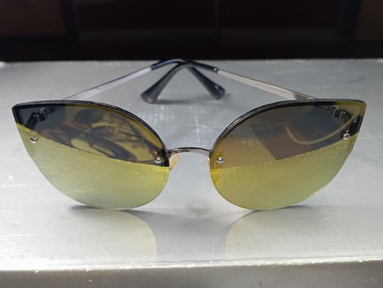 Винтажные солнцезащитные очки формы Кошачий глаз  (cat-eye).Предсезонная распродажа Винтажных солнцезащитных очков с рубля !