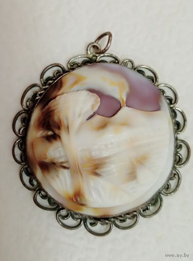 Антикварный кулон-камея на раковине