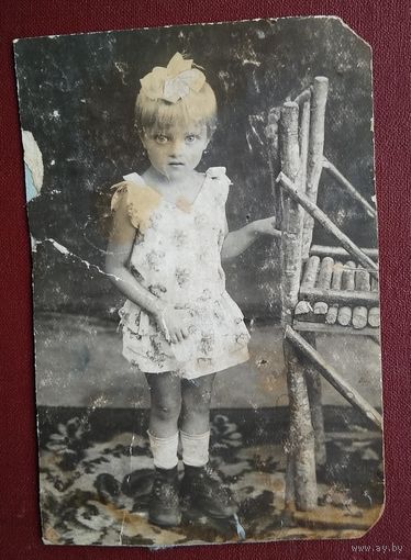 Фото девочки. 1930-е. 8х11.5 см.