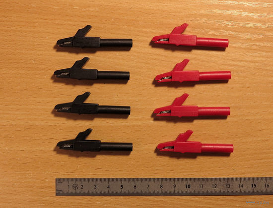 Крокодилы изолированные на банан 4 мм новые